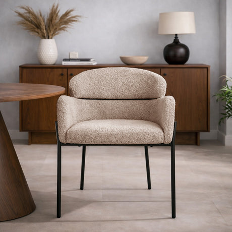 Esszimmerstuhl Lola Bouclé Stoff Beige mit rundem Rücken und Arm 