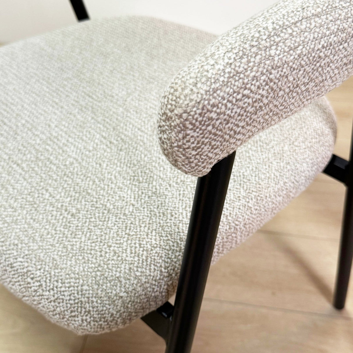 Esszimmerstuhl Set von 4 Bouclé Beige Lisa - Schwarzes Gestell 