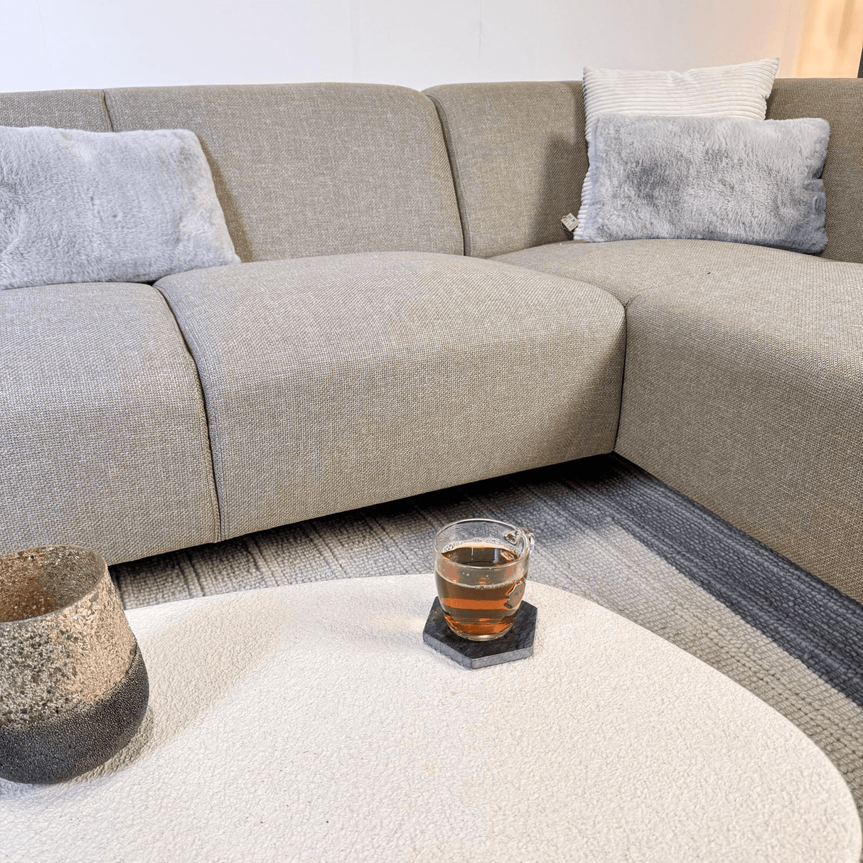 Ecksofa Moby Beige mit kompakter Lounge und recyceltem Stoff - Rechts 