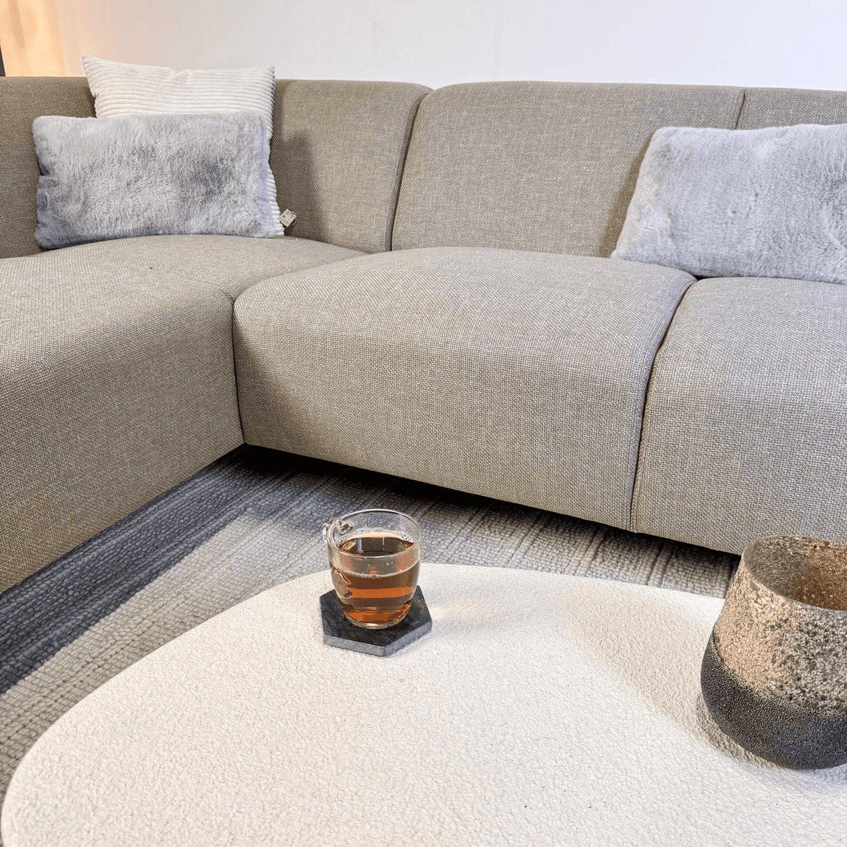 Ecksofa Moby Beige mit kompakter Lounge und recyceltem Stoff - Links 