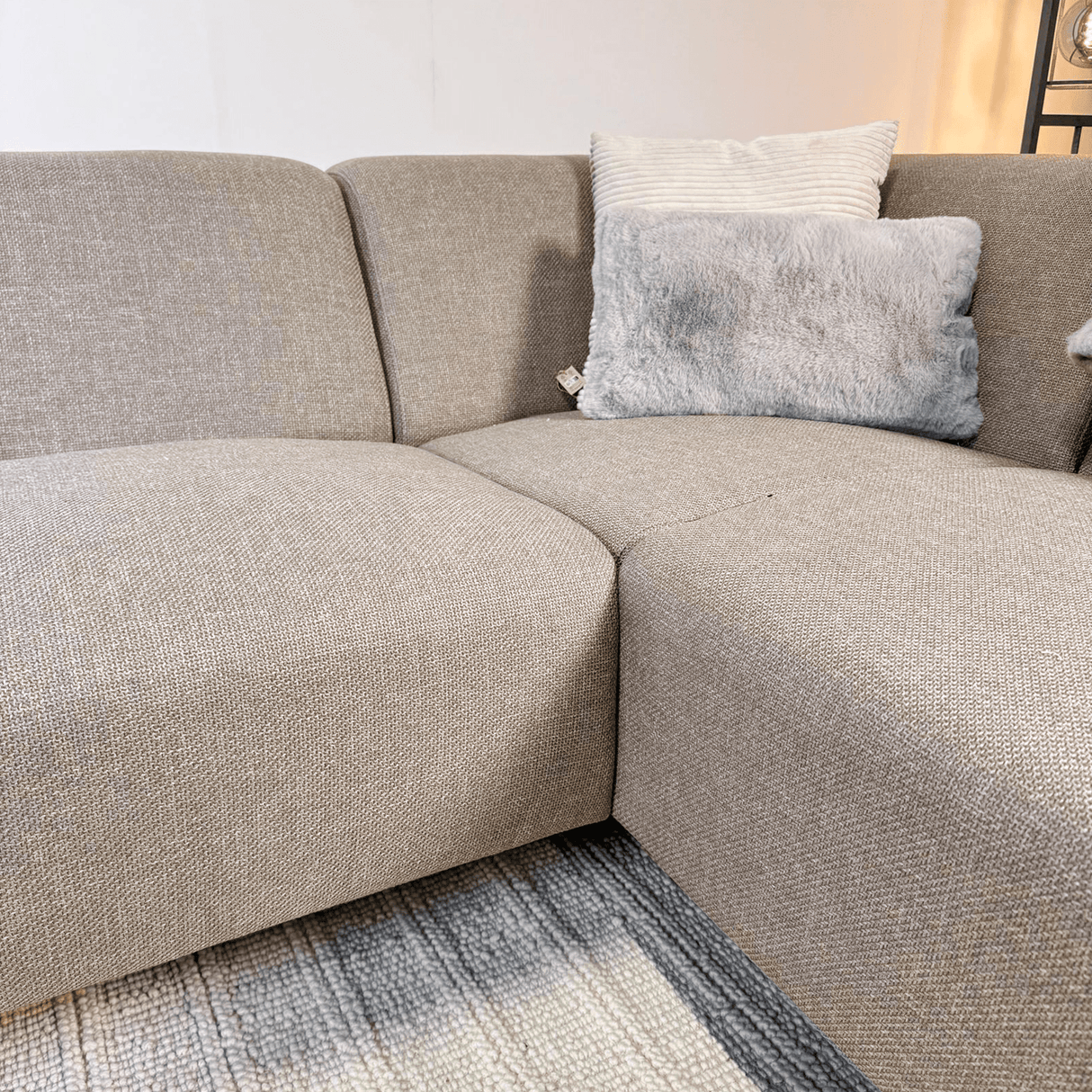 Ecksofa Moby Beige mit kompakter Lounge und recyceltem Stoff - Rechts 
