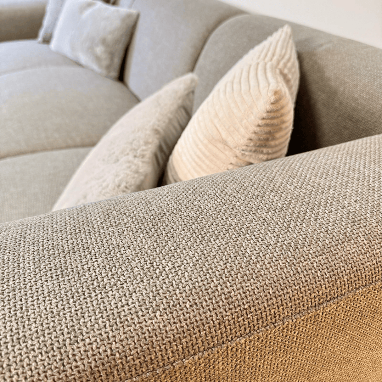 Ecksofa Moby Beige mit kompakter Lounge und recyceltem Stoff - Rechts 