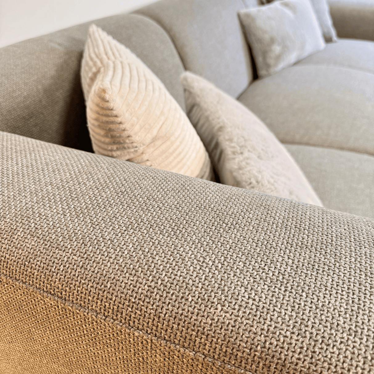 Ecksofa Moby Beige mit kompakter Lounge und recyceltem Stoff - Links 