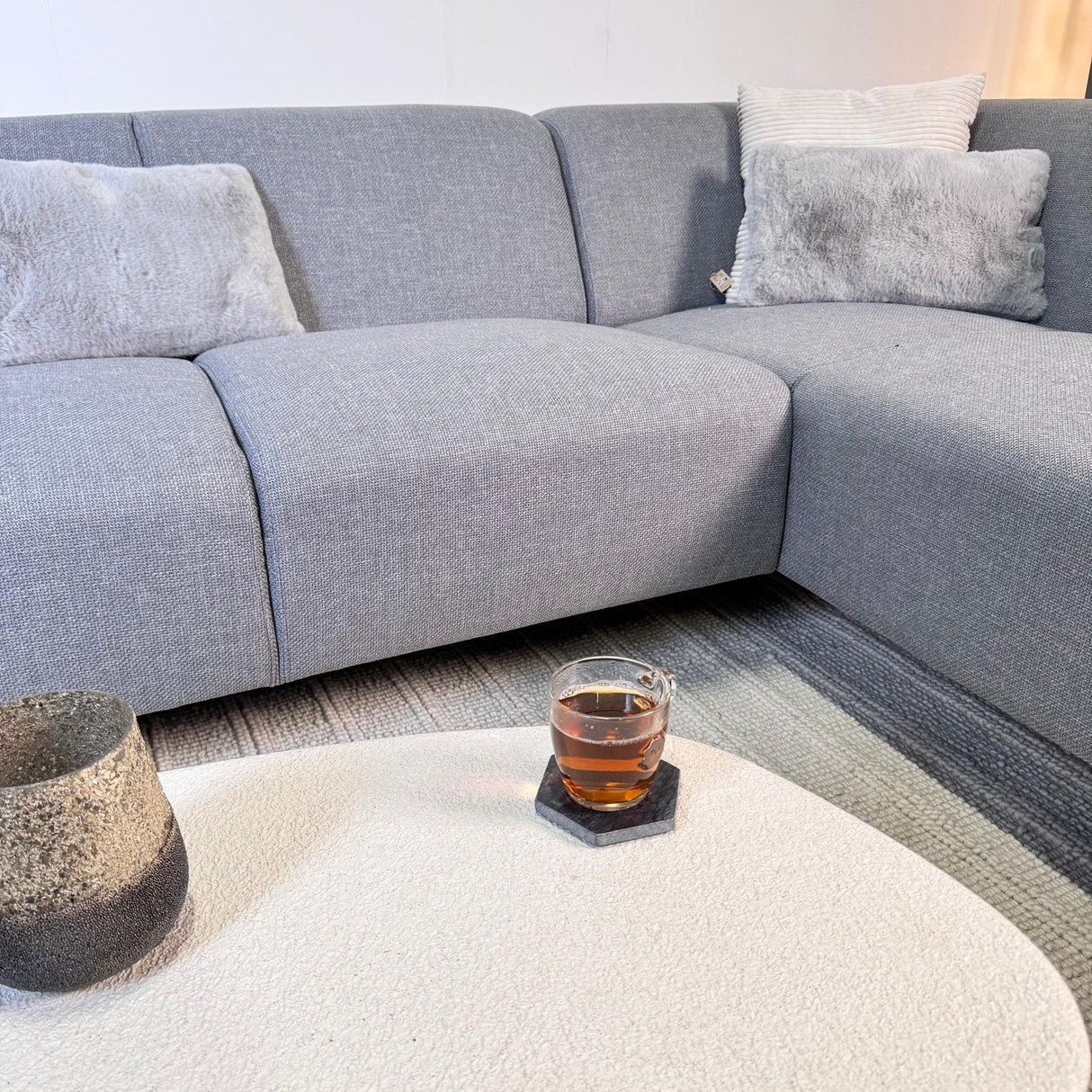 Ecksofa Moby Graublau mit kompakter Lounge und recyceltem Stoff - Rechts 