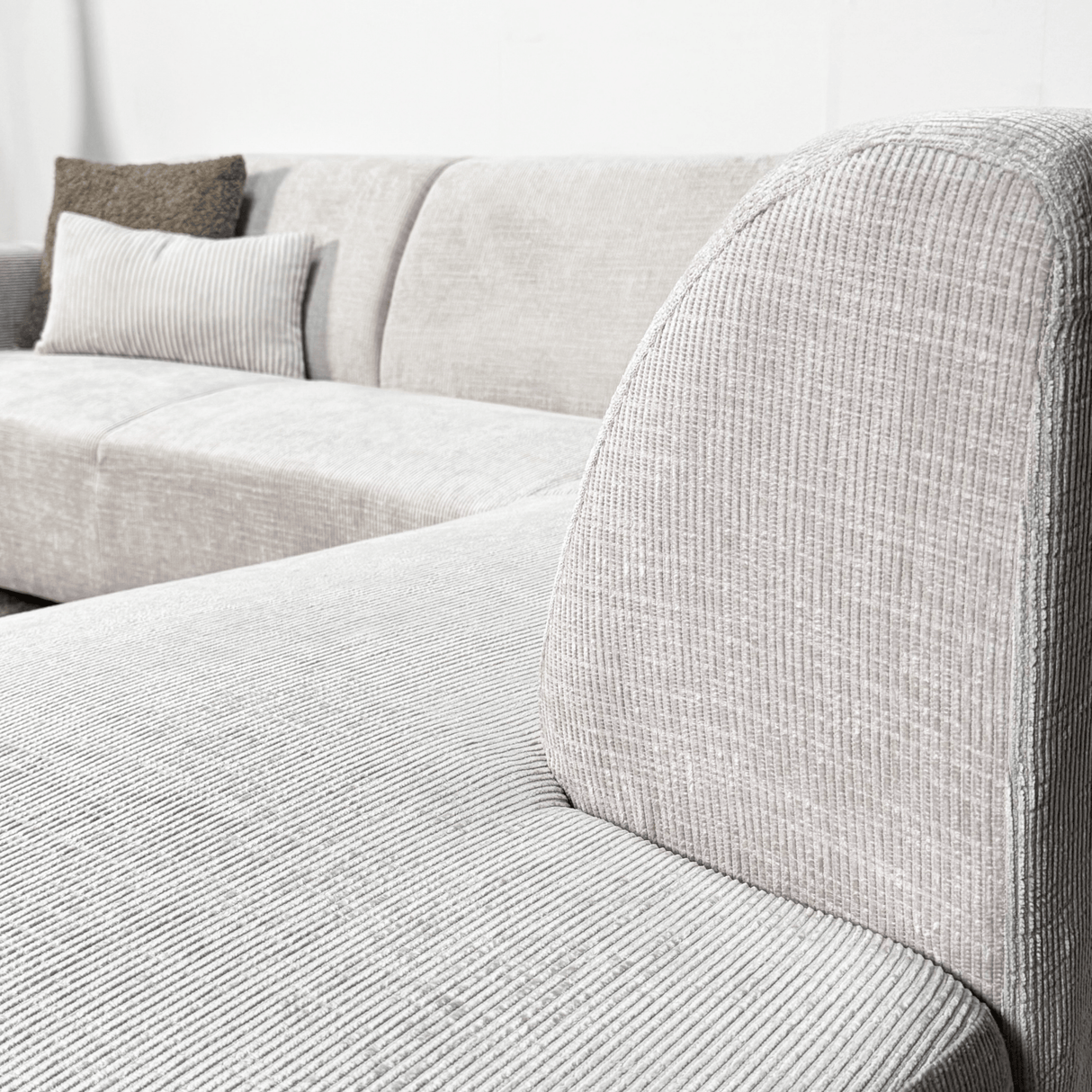 Ecksofa mit Chaiselongue aus beigem Chenille-Stoff Manon - rechts 