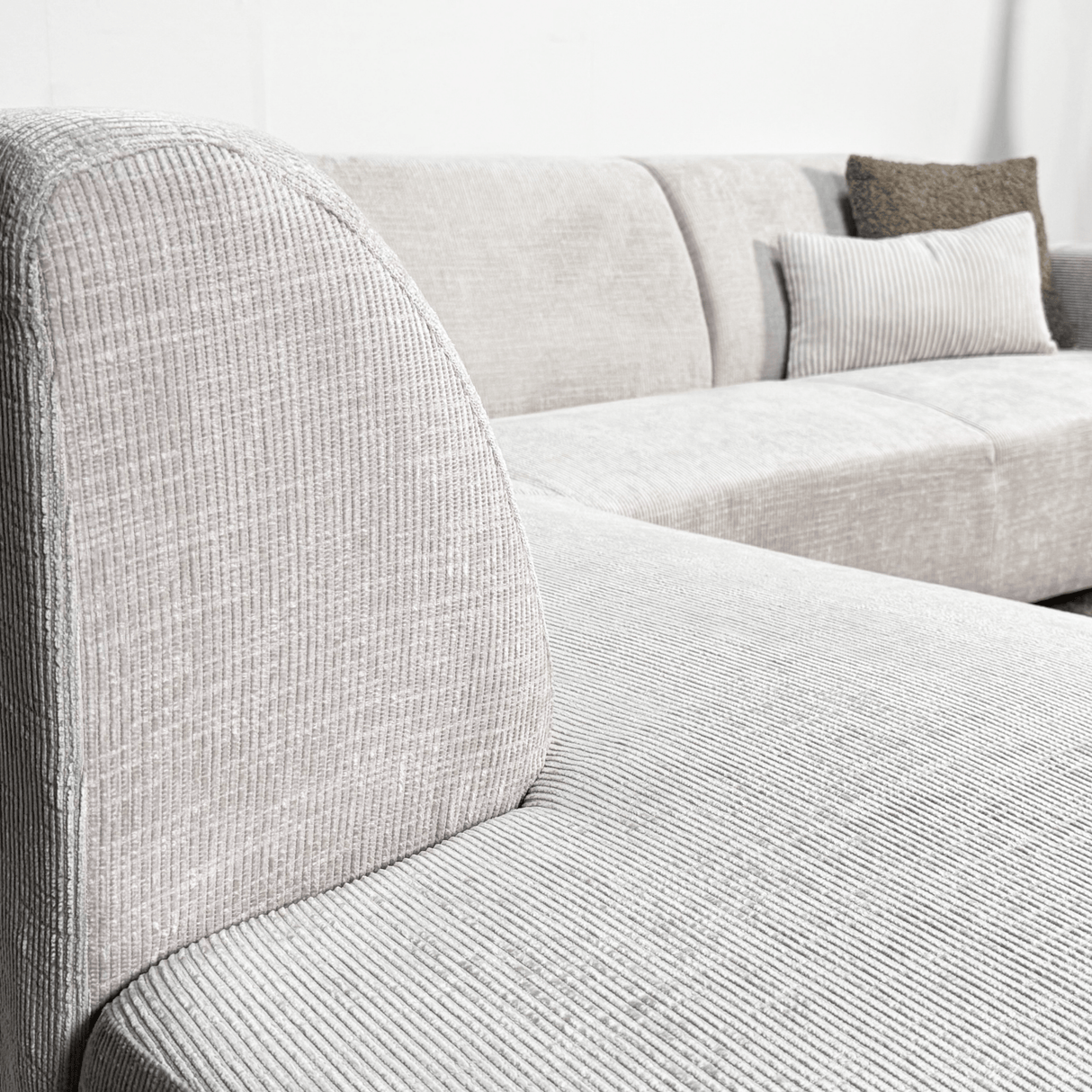 Ecksofa mit Chaiselongue aus beigem Chenille-Stoff Manon - links 