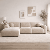 Ecksofa mit beigefarbenem Chenille-Stoffbezug, Modell Shane - links