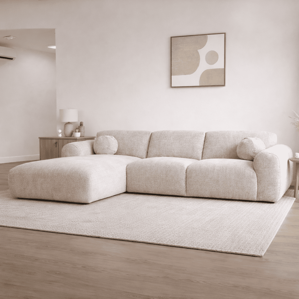 Ecksofa mit beigefarbenem Chenille-Stoffbezug, Modell Shane - links