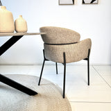 Esszimmerstuhl Lola Bouclé Stoff Beige mit rundem Rücken und Arm 