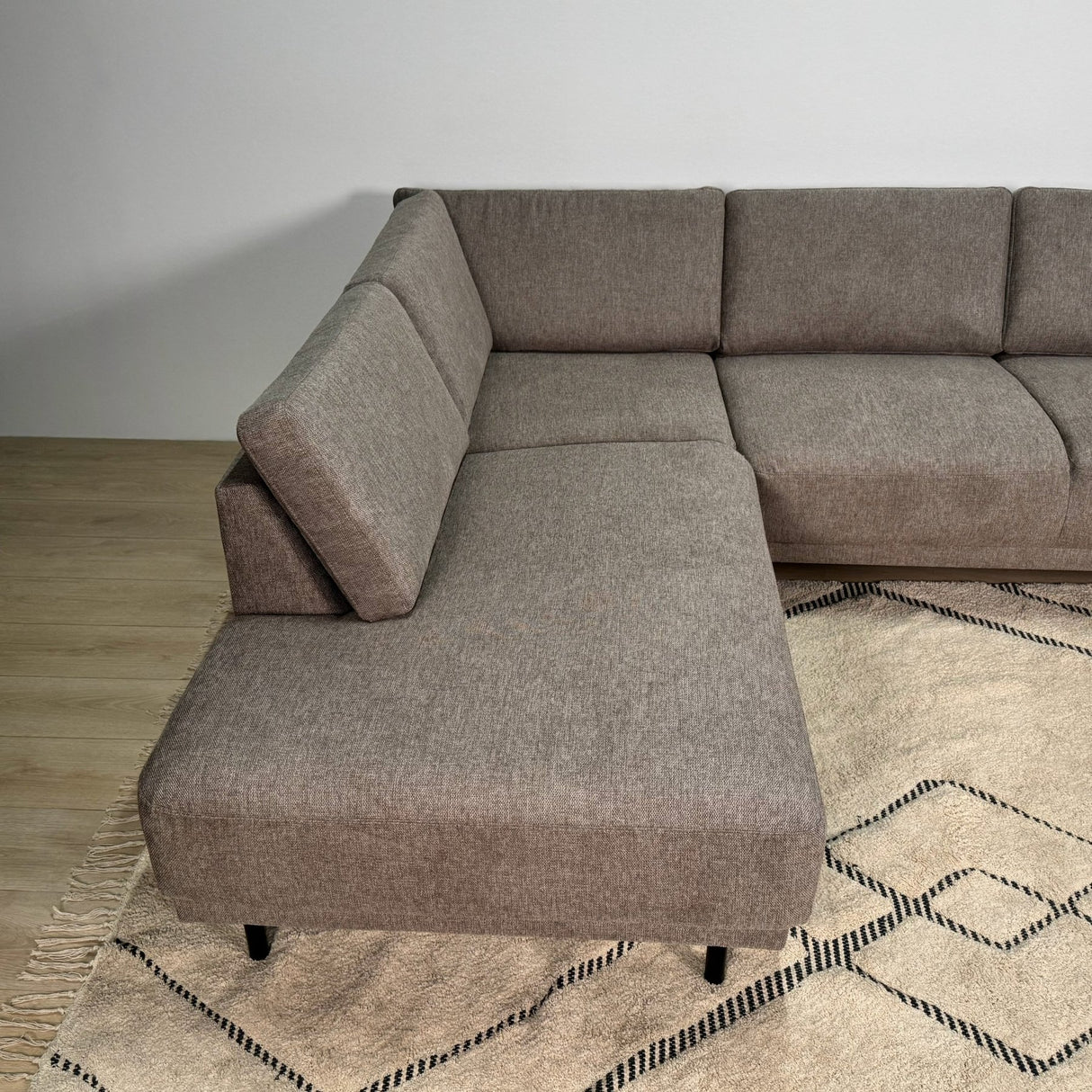 Modernes 3-Sitzer Ecksofa Links Taupe Stoff Aniko mit Liege 240x197x78 cm