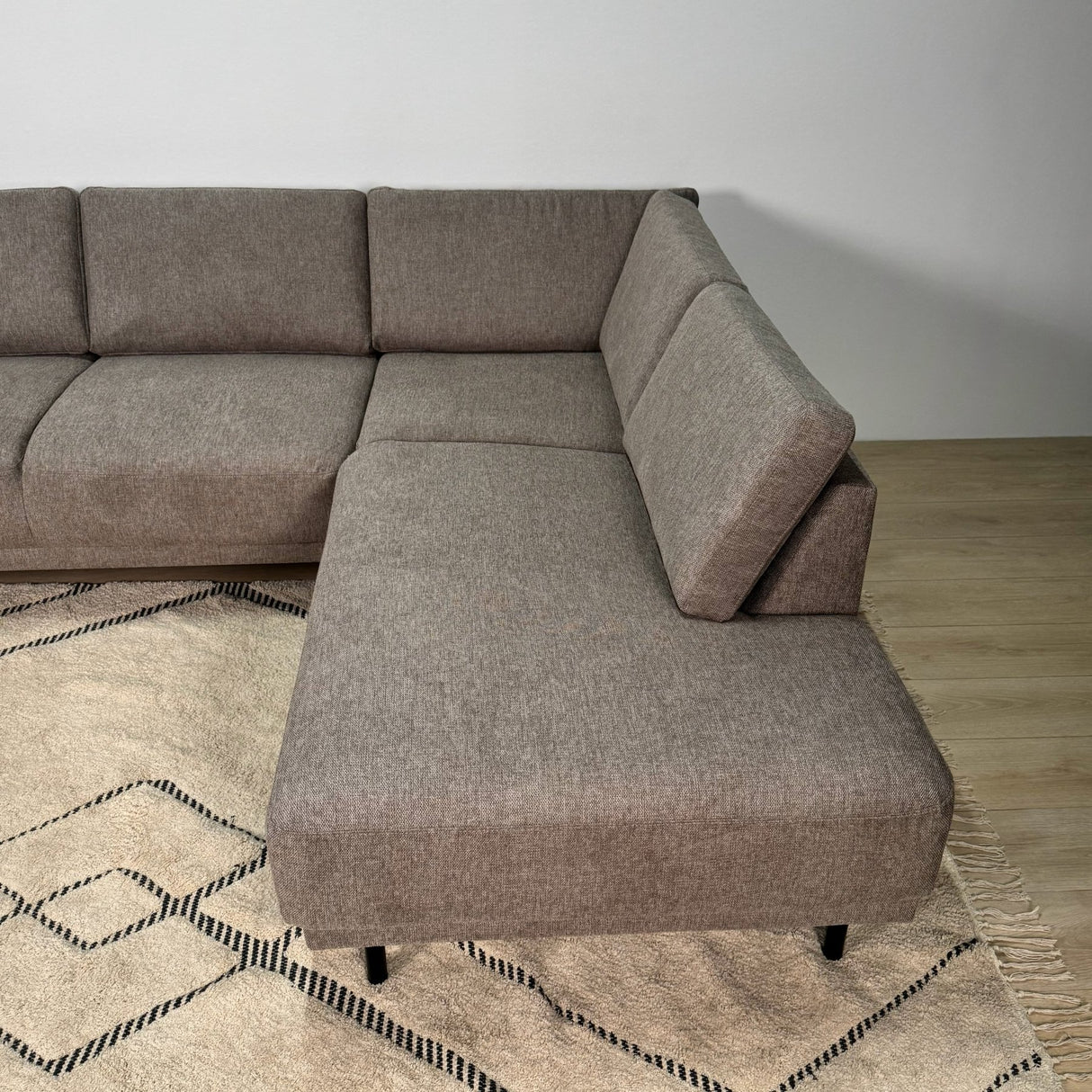 Modernes 3-Sitzer Ecksofa Rechts Taupe Stoff Aniko mit Liege 240x197x78 cm