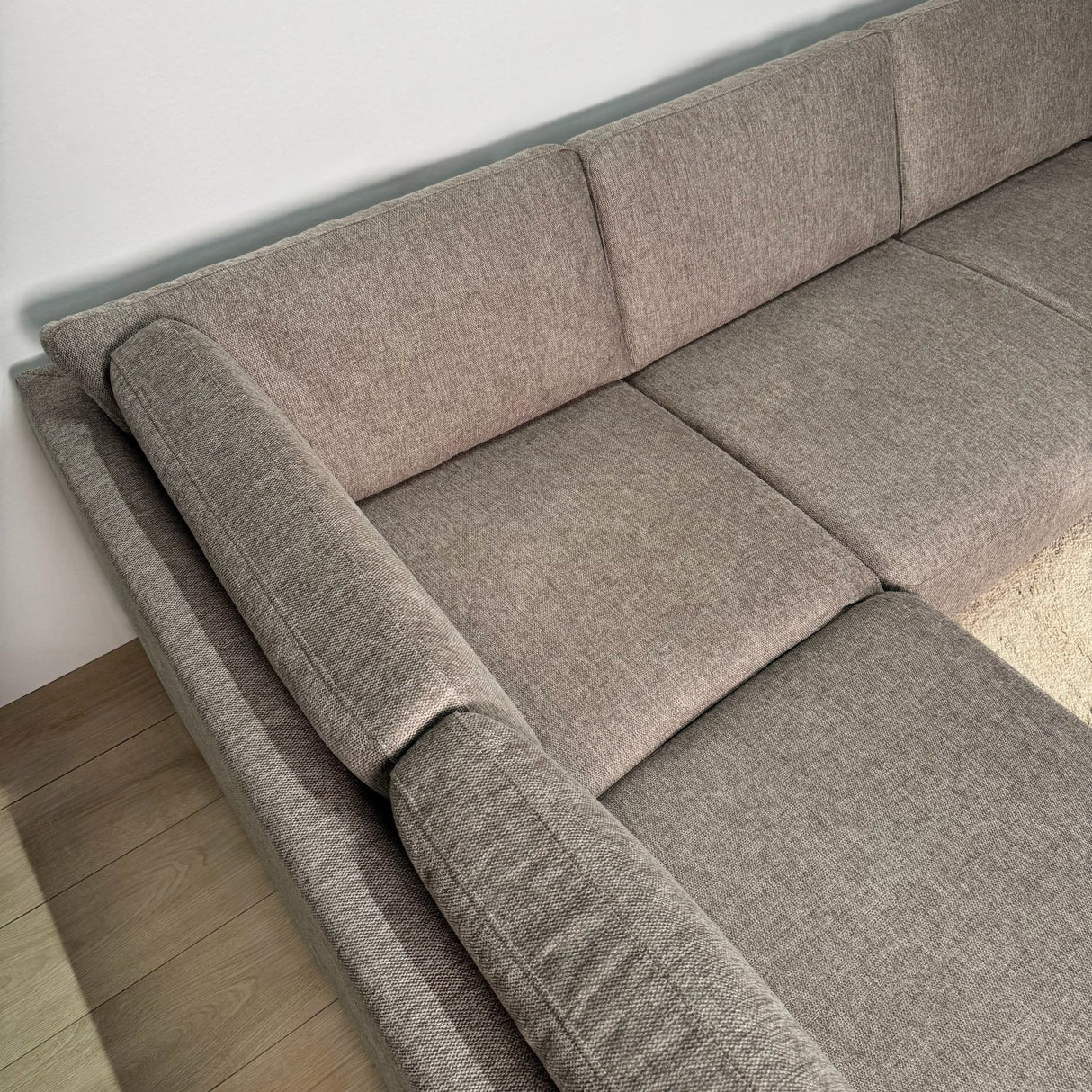 Modernes 3-Sitzer Ecksofa Links Taupe Stoff Aniko mit Liege 240x197x78 cm
