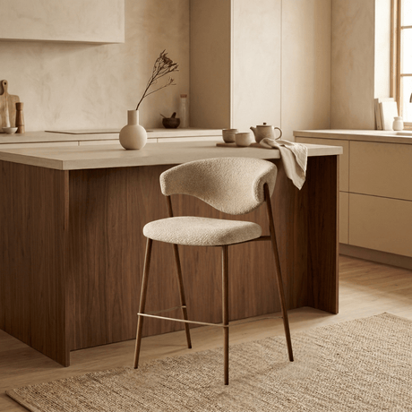 Barstoel bouclé zandkleur Kaito - walnootlook frame - Japandi