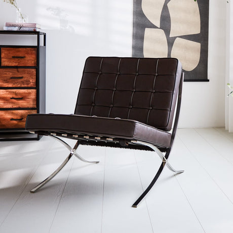 Sessel-Expo Dimehouse Braun LxBxH 80x78x78 Rindsleder Stimmungsvolles Foto schräge Vorderansicht