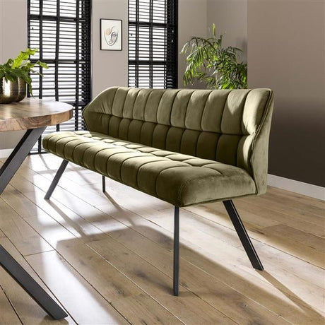 Esszimmerbank Romy DH Interior Grün LxBxH 188x59x48 Samt Stimmungsvolles Foto diagonal von vorne